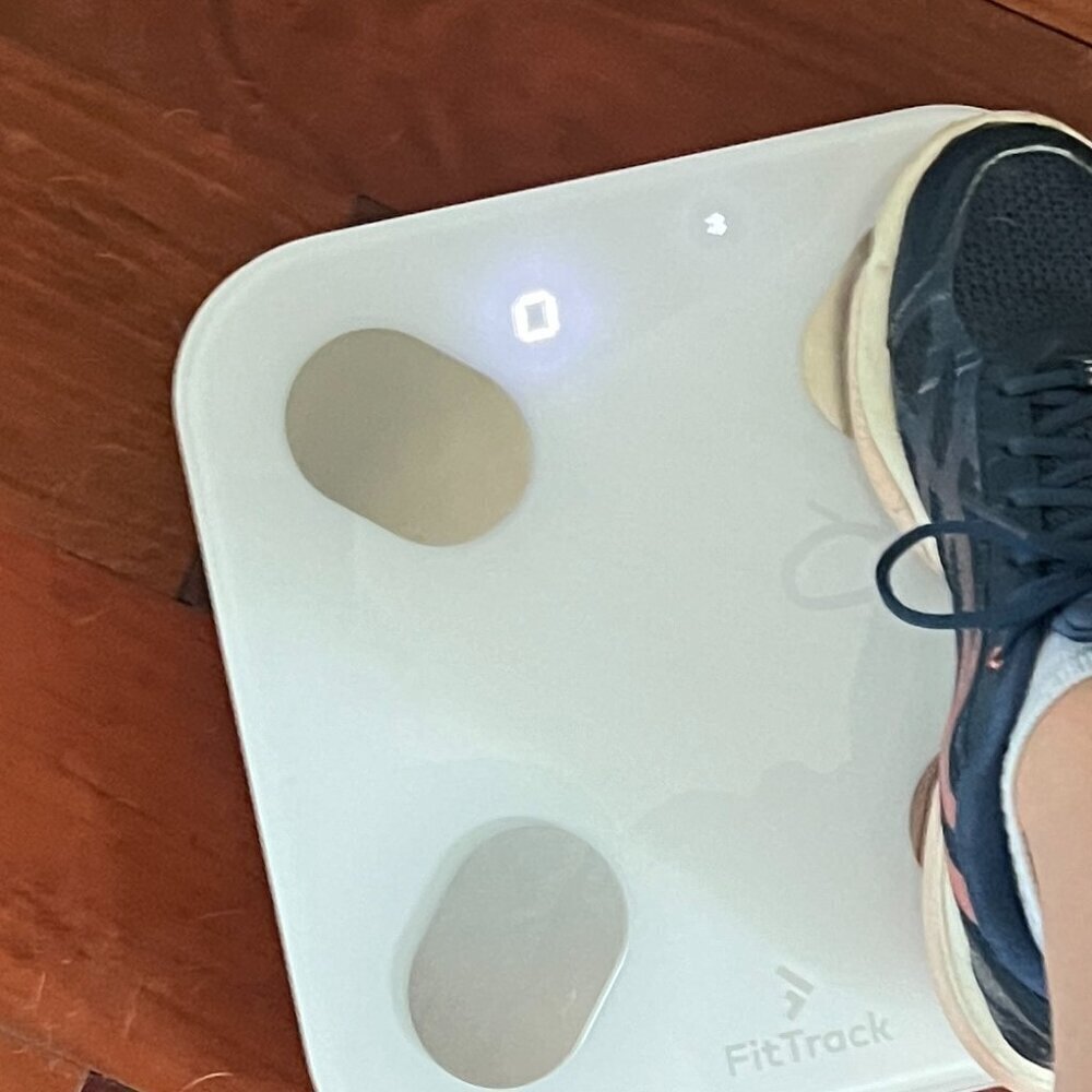 Lose it!  FitTrack Dara 1.0 Smart Scale - Like New - Picture 4 of 4